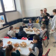 02 Feeding Ukrainian refugee children & families.jpg