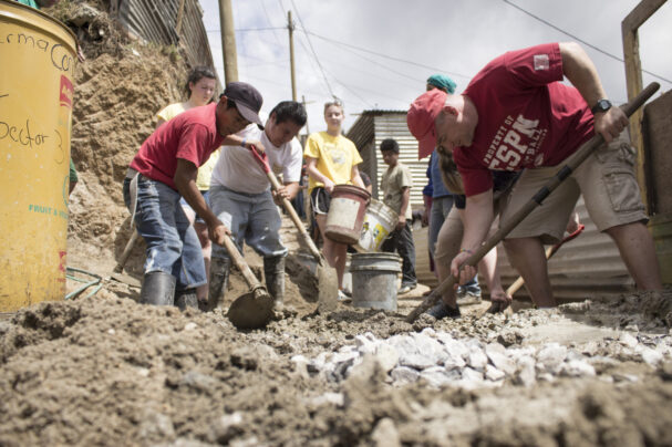 Mission Teams serves in the ghetto of Guatemala City.